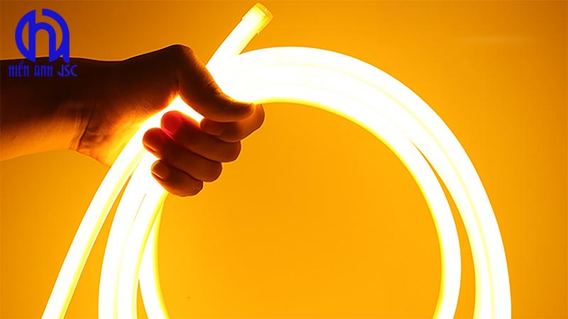 den-led-day-trang-tri-la-gi-3