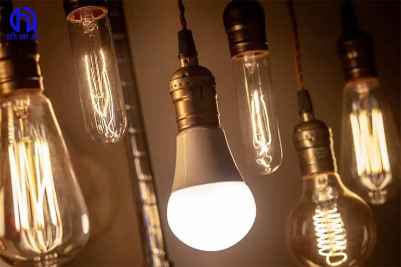 so-sanh-den-trang-tri-led-va-halogen-1