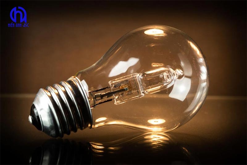 so-sanh-den-trang-tri-led-va-halogen-2