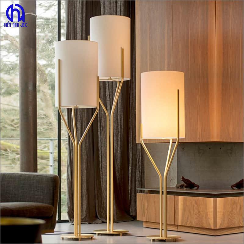 Các yếu tố quan trọng khi chọn đèn cây trang trí góc sofa 3 Các yếu tố quan trọng khi chọn đèn cây trang trí góc sofa