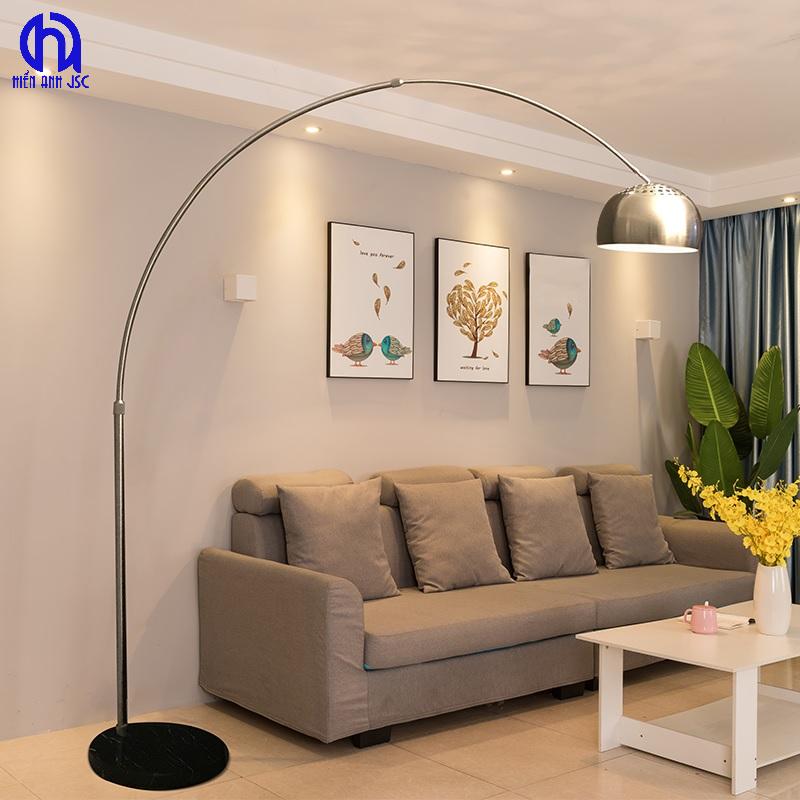 Các yếu tố quan trọng khi chọn đèn cây trang trí góc sofa 4 Các yếu tố quan trọng khi chọn đèn cây trang trí góc sofa