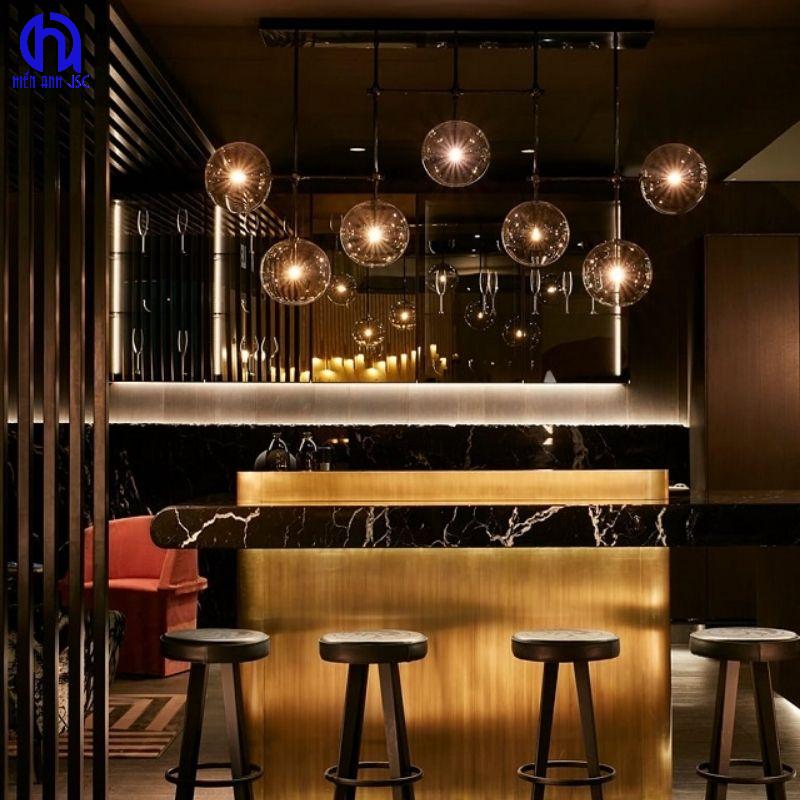 Tại sao đèn thả trang trí quầy bar là yếu tố không thể thiếu?