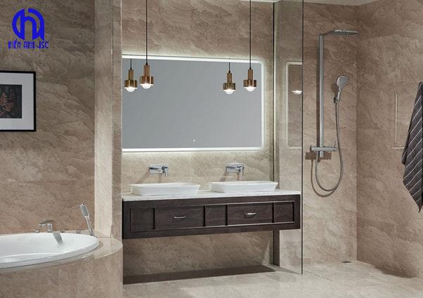 So sánh thiết bị vệ sinh treo tường và đặt sàn