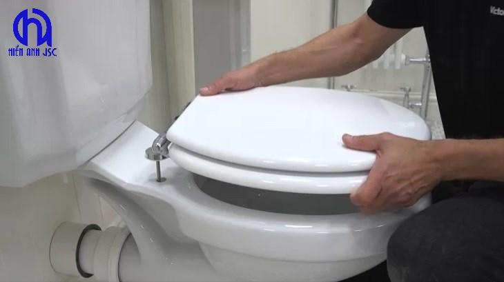 Hướng dẫn lắp đặt bồn cầu đúng kỹ thuật: Ngăn chặn rò rỉ tắc nghẽn