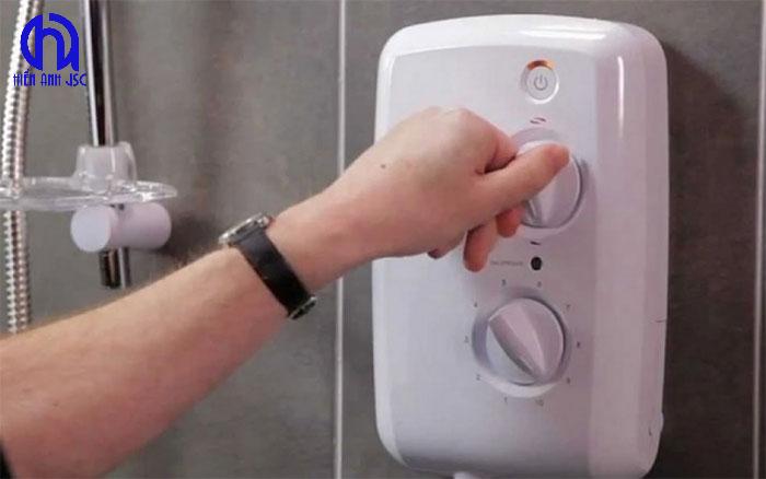 [Giải đáp] Bình nóng lạnh tiêu thụ bao nhiêu điện năng?