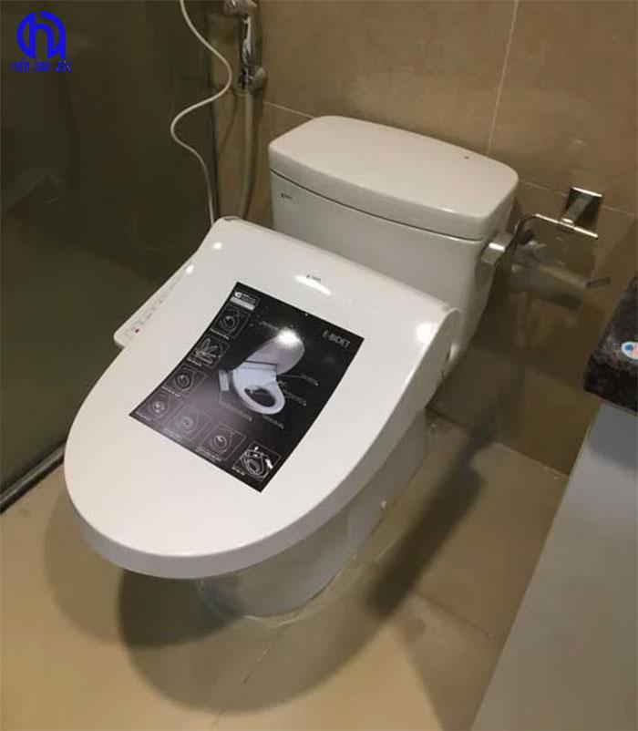 Cách vệ sinh nắp rửa thông minh an toàn không sợ hỏng 2 Cách vệ sinh nắp rửa thông minh an toàn không sợ hỏng