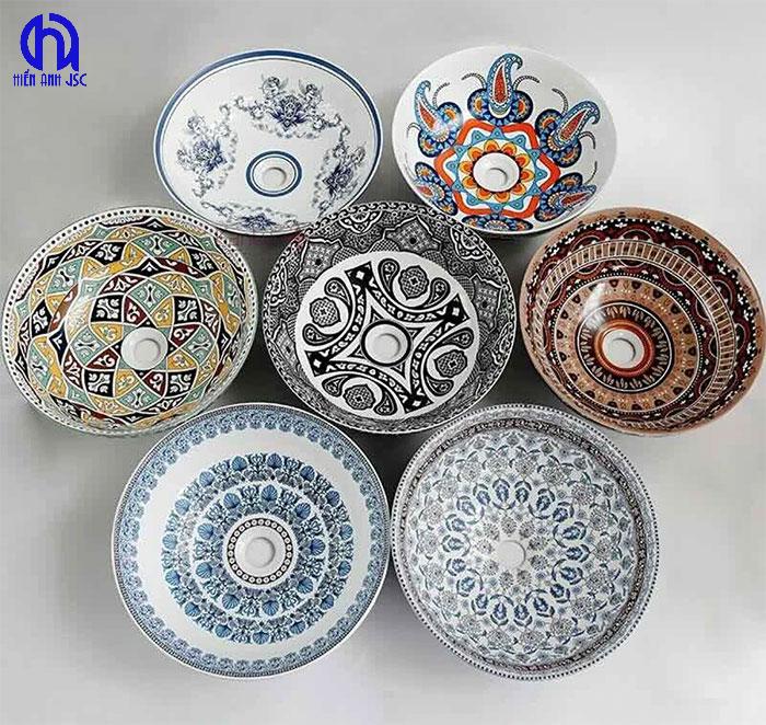 Chọn chậu sứ có họa tiết vẽ tay chế tác thủ công hay lavabo trơn? 1 Chọn chậu sứ có họa tiết vẽ tay chế tác thủ công hay lavabo trơn?