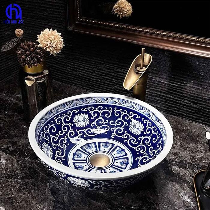 Chọn chậu sứ có họa tiết vẽ tay chế tác thủ công hay lavabo trơn? 2 Chọn chậu sứ có họa tiết vẽ tay chế tác thủ công hay lavabo trơn?