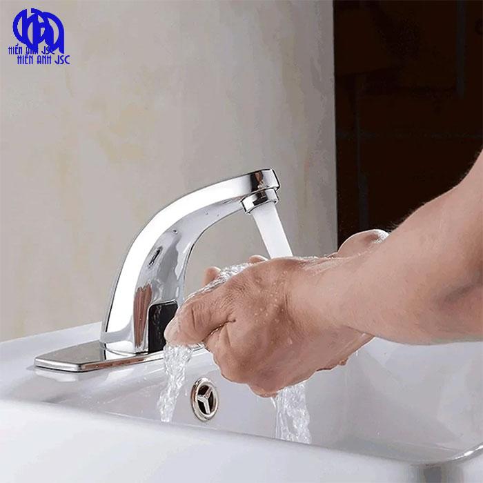 So sánh vòi nước giả cổ với vòi nước hiện đại: Chọn loại nào? 4 So sánh vòi nước giả cổ với vòi nước hiện đại: Chọn loại nào?