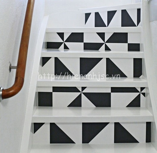 Giấy dán tường chân cầu thang họa tiết hình học đen trắng