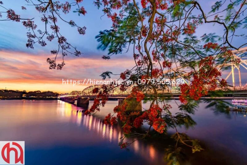trang-tien-bridge-huong-river-5D232-1