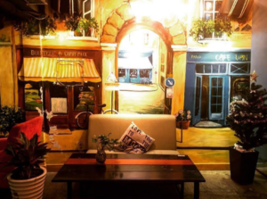 goi y trang tri phong cafe don gian nhung an tuong