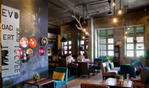 goi y trang tri phong cafe don gian nhung an tuong 4