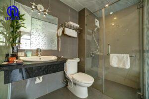 chon-thiet-bi-ve-sinh-cho-khach-san-homestay